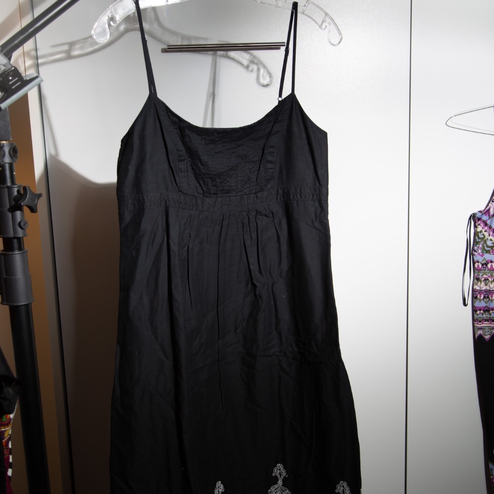 Ann Taylor Loft with White Embroidery Sz 6 Dress